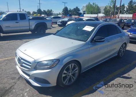 2015 Mercedes-Benz C 300 из США, поврежденный, VIN 55SWF4JB3FU082959